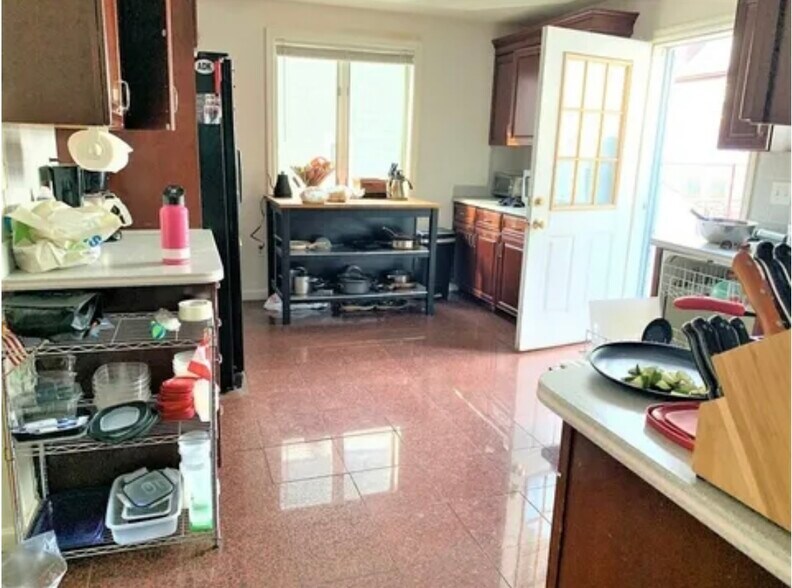 Building Photo - 309 Beacon St