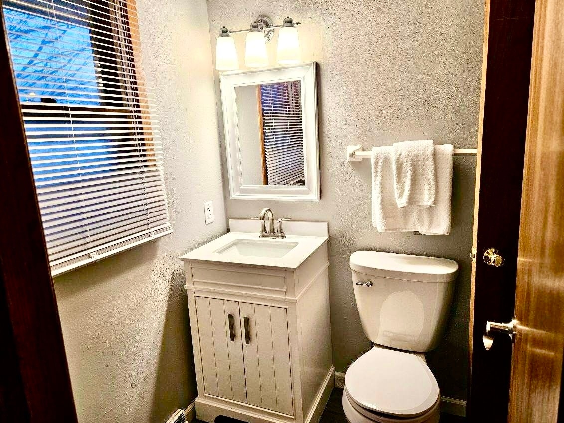 Private Master Bath - N89W15976 Main St