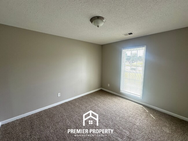 Building Photo - 6516 Lake Valley Dr