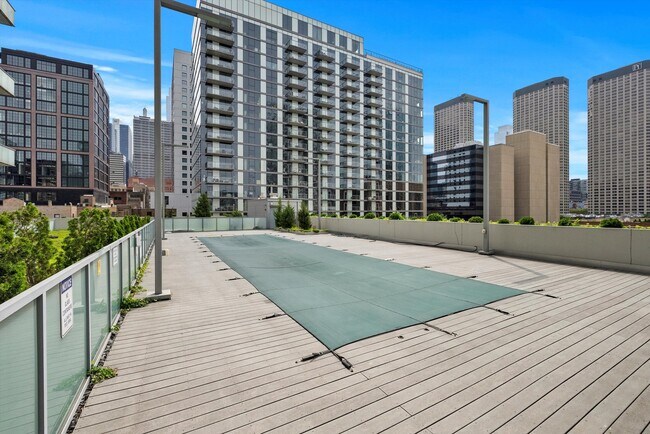 Building Photo - 659 W Randolph St