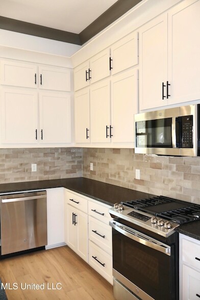 Building Photo - 317 Willow Wy