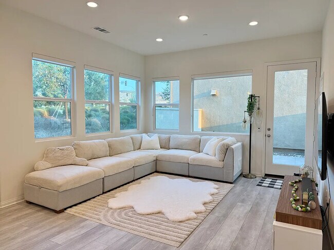 Building Photo - 27104 White Sage Ct