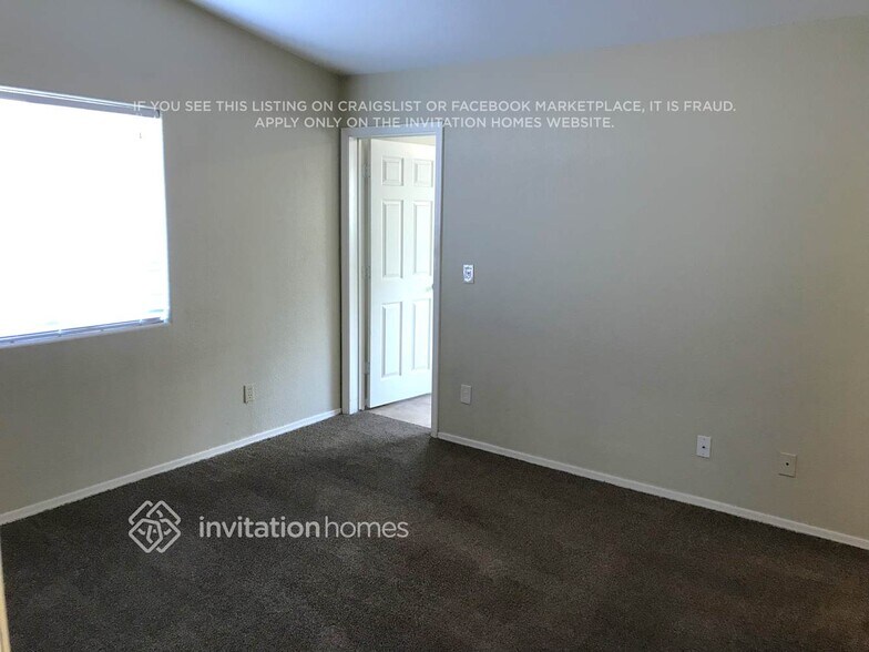 Building Photo - 2110 W Roundup St