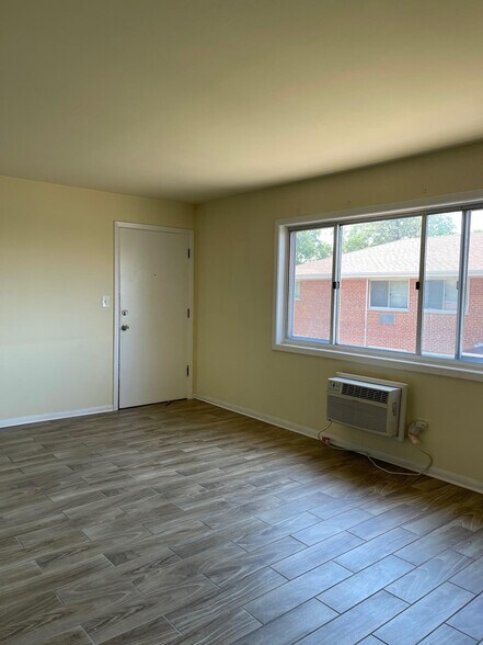 Building Photo - 1302 Carol St