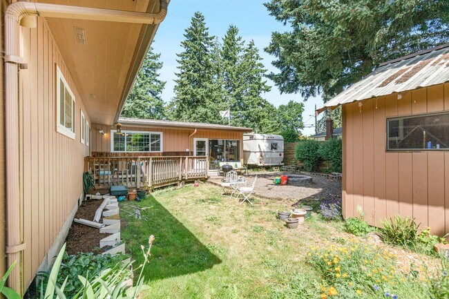 Building Photo - Charming 3-bdrm/2-bath Mid-Century ranch—A...