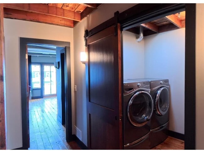 Building Photo - 312 3rd St