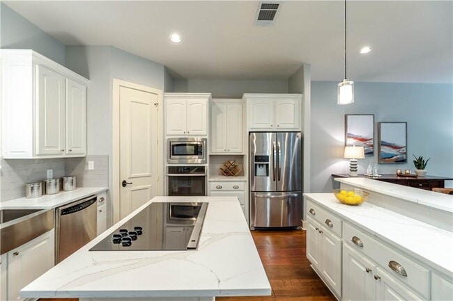 Building Photo - 1529 Barton Springs Rd