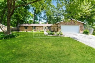 Building Photo - 4 Bed 2 and a Half Bath Single Family Home!
