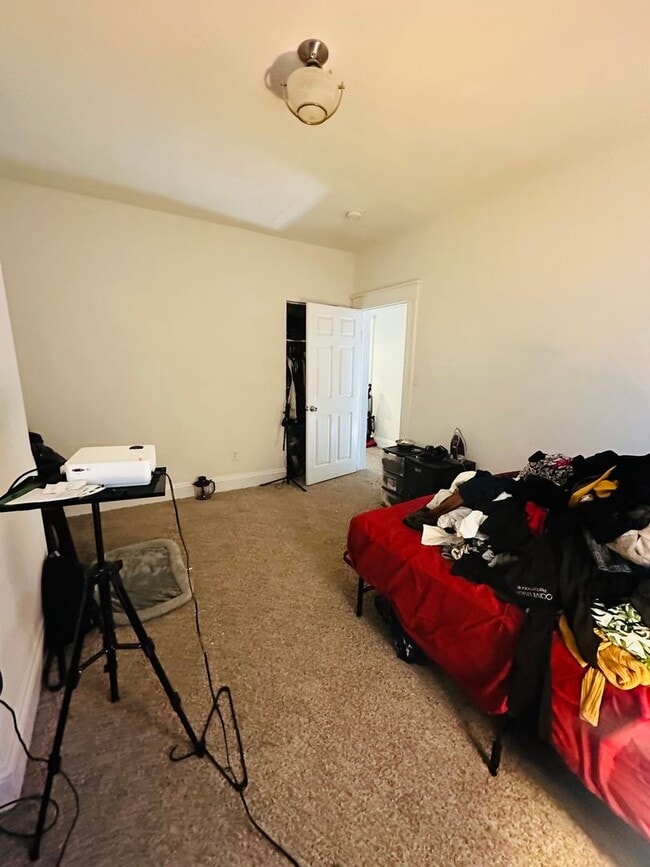 Building Photo - Beautifully Renovated 3bdrm/2.5bth Home Located in Richmond's North-side w/Balcony!