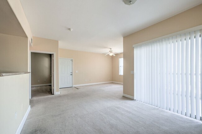 Building Photo - SW- 2 Bedroom Condo!