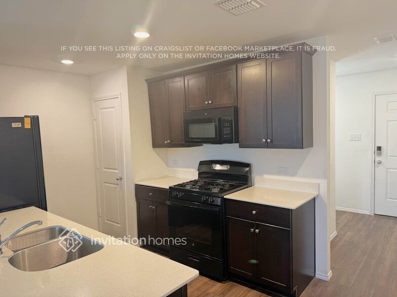 Building Photo - 336 Red Rock Trl