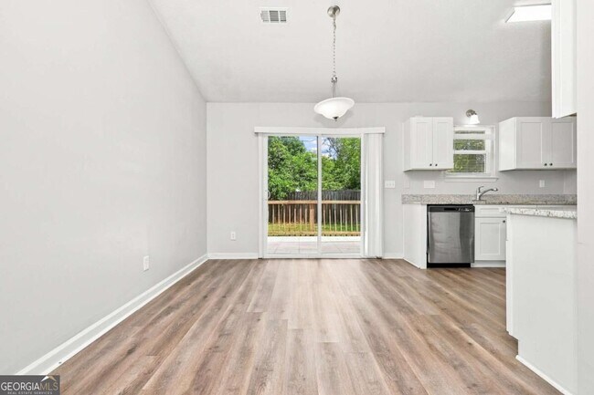 Building Photo - 5611 La Fleur Trail