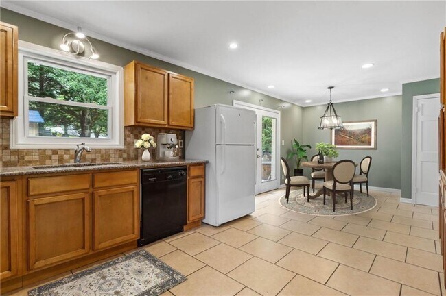 Building Photo - 2985 Dodson Dr