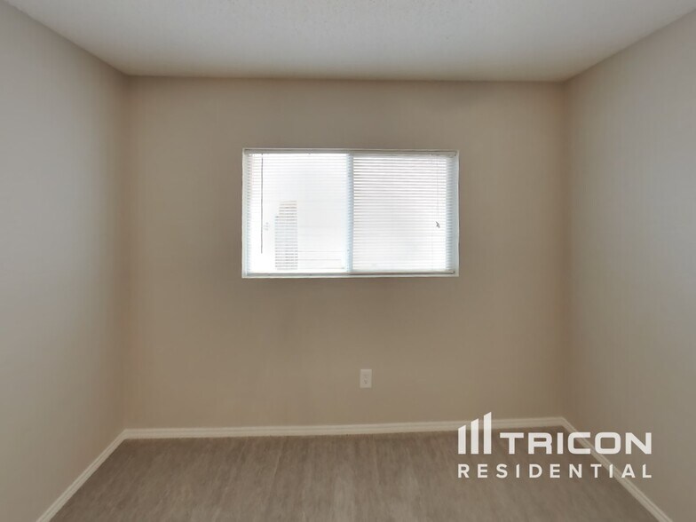 Building Photo - 304 Blairwood Dr