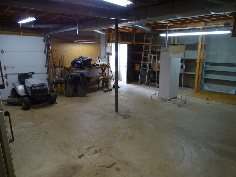 Building Photo - 5694 Claridge Dr