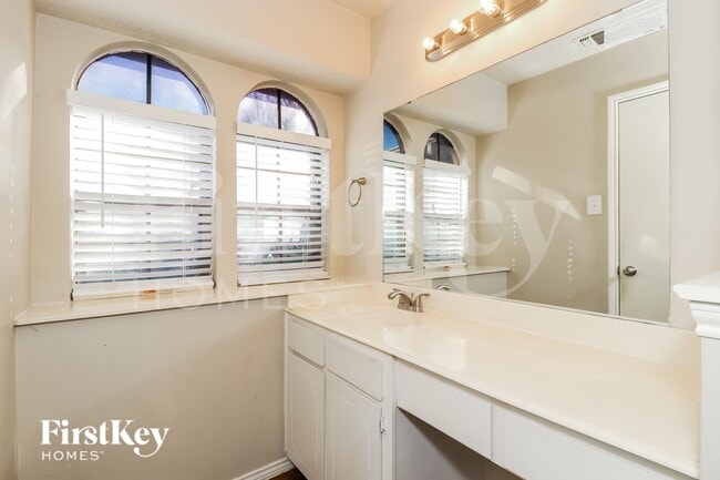 Building Photo - 1120 Andrew St