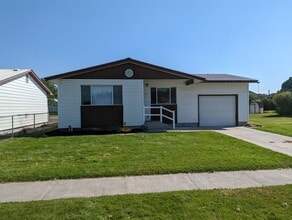 Building Photo - Charming 3 bedroom 1 bath home in Rexburg!