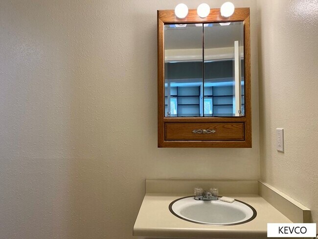 Building Photo - Sprawling Four Bedroom Home