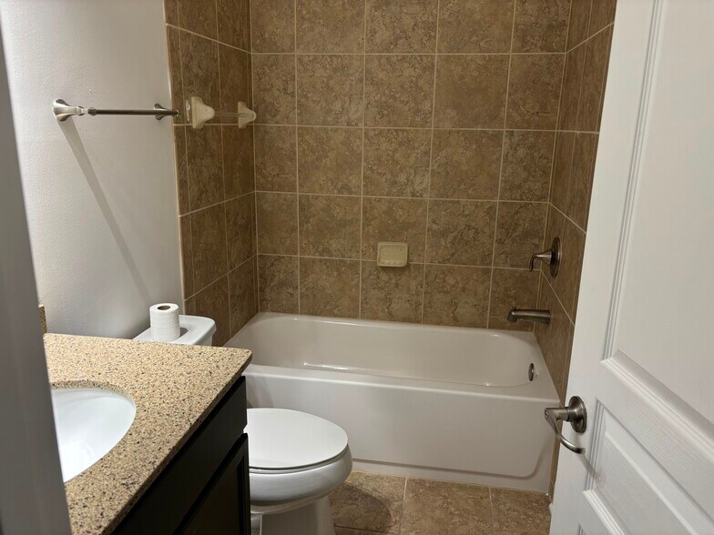 Building Photo - 2035 Davallia Ct