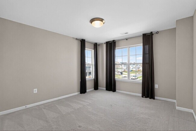 Building Photo - 41309 Chestnut Hill St