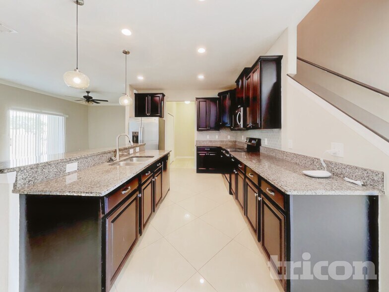 Building Photo - 13702 Lakemont Dr