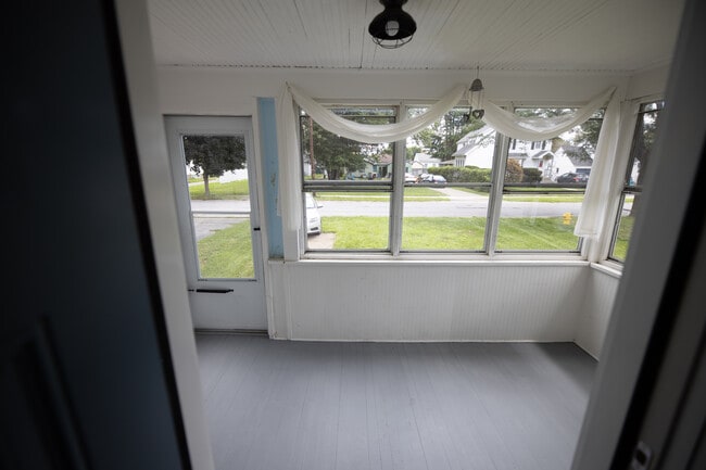 Building Photo - 214 Duffern Dr