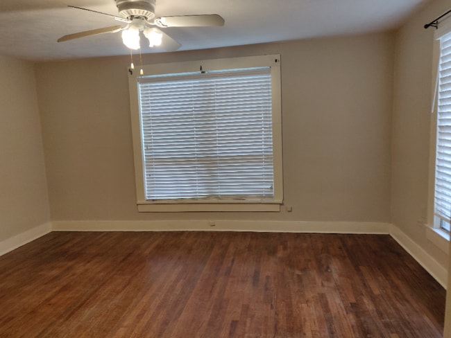 Building Photo - 408 N Elm St