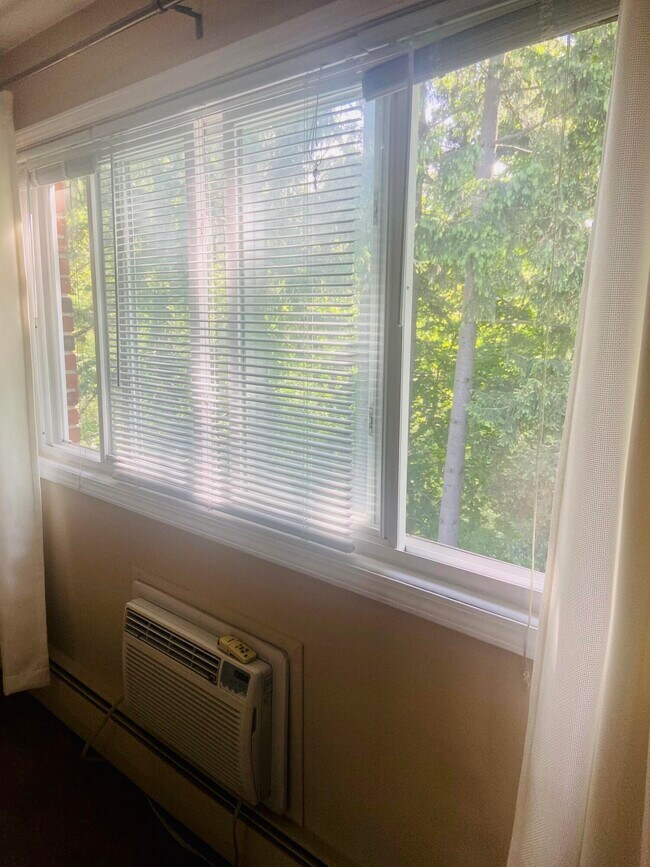 Building Photo - 31831 Grand River Ave