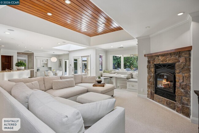 Building Photo - 783 Los Palos Manor