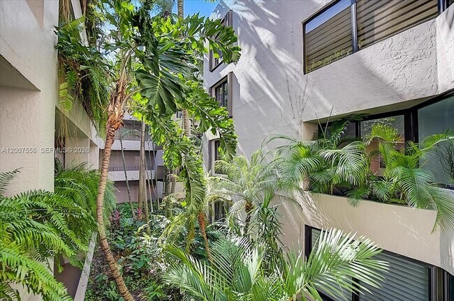 Building Photo - 276 Crandon Blvd