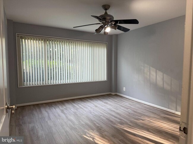 Building Photo - 10570 Main St