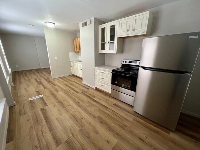 Building Photo - $870 - 2 bed 1 bath beautiful apartment