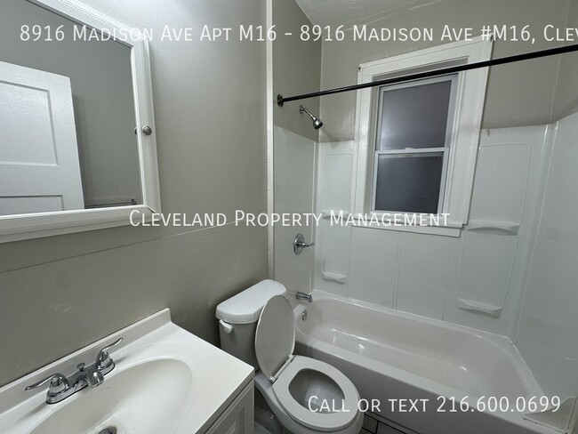 Building Photo - Madison Ave One Bedroom Apartment  *Special*