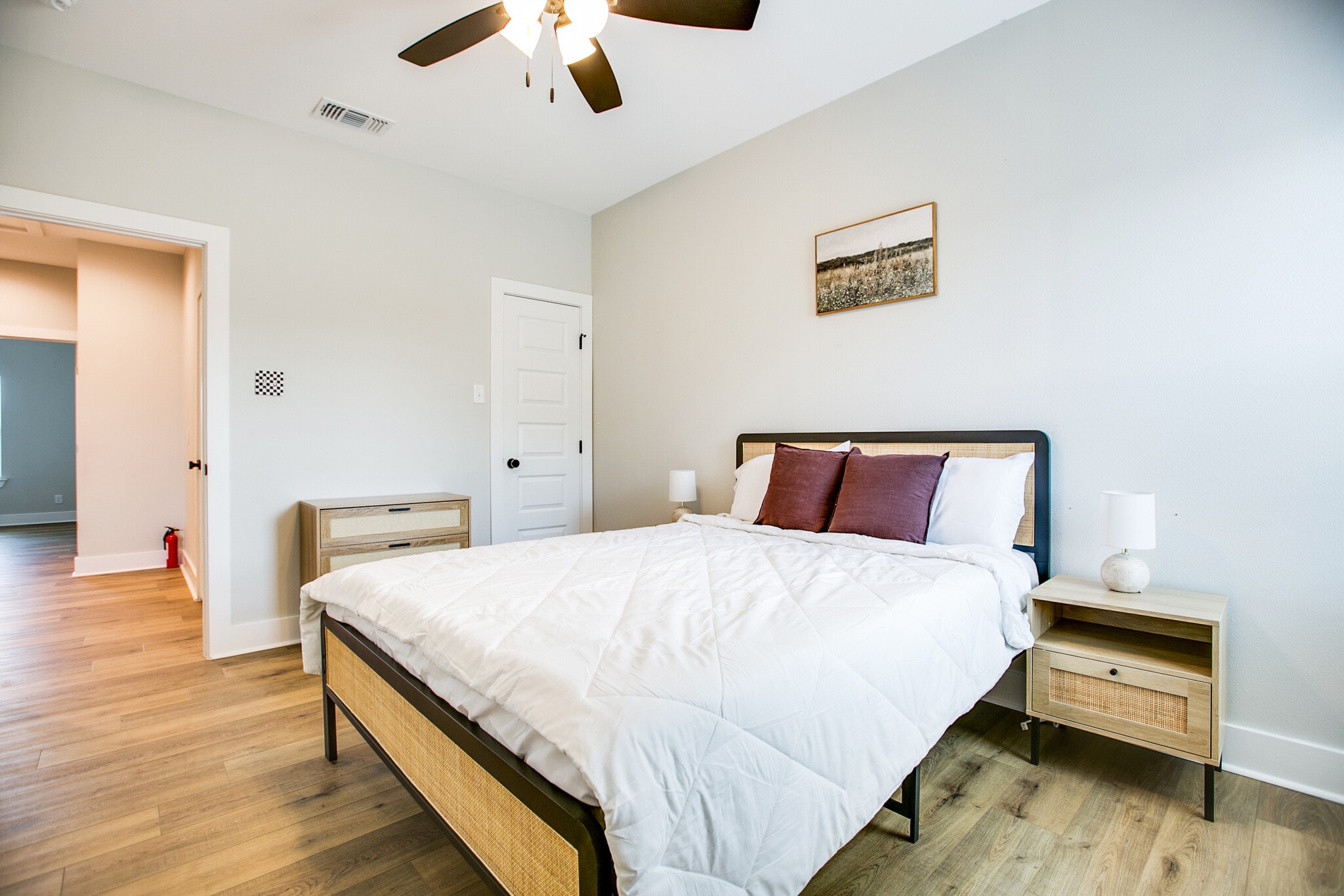 Building Photo - 1009 Holiday Dr