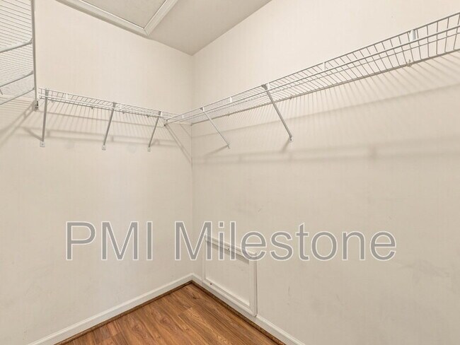 Building Photo - 2132 Bristol Dr