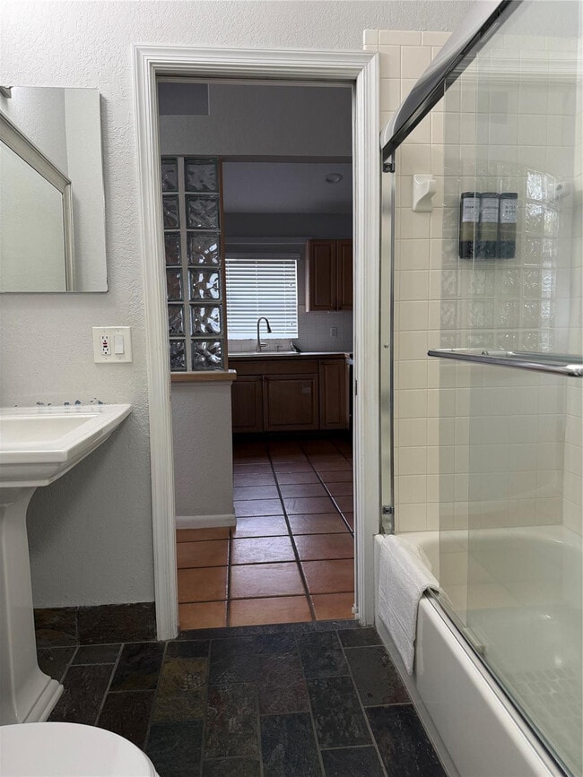 Building Photo - 607 SW 15th St