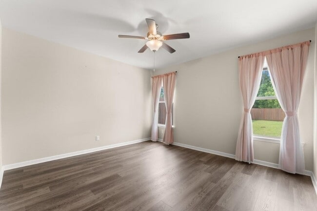 Building Photo - 1647 Reserve Dr