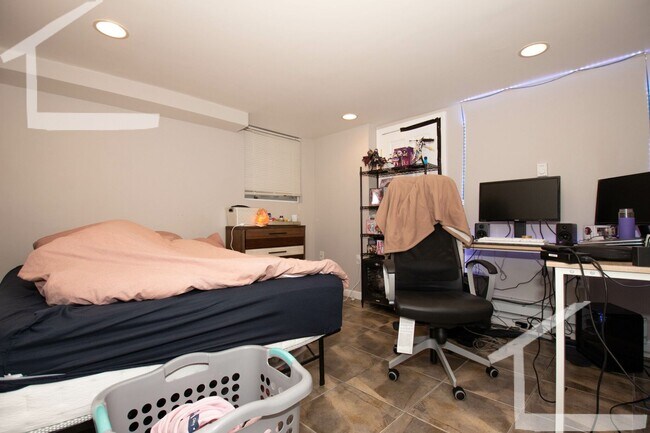 Building Photo - 9/1 Spacious, renovated 4BR/2BA in Allston near T!