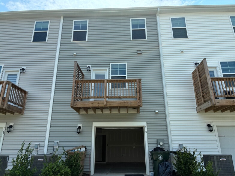 Building Photo - Room in Townhome on Sweet Lilac Wy