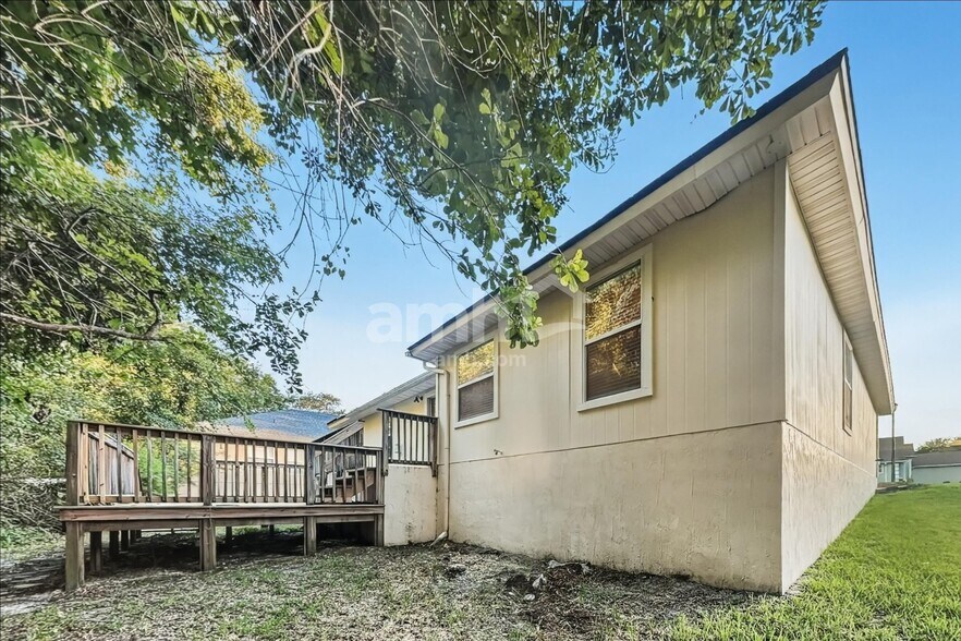 Building Photo - 1379 Samantha Cir E