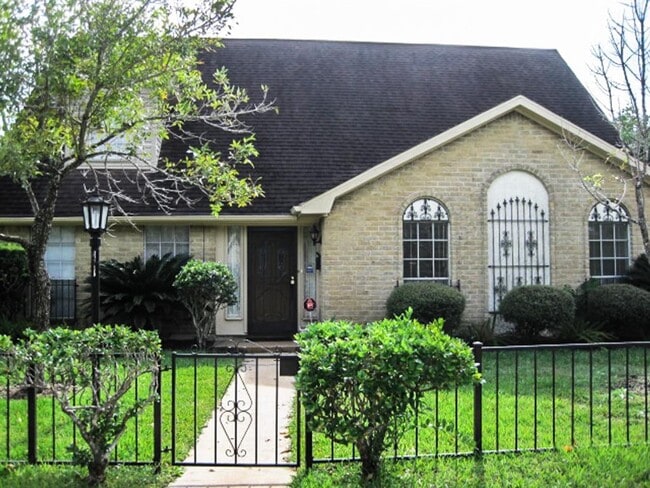 Building Photo - 9219 Sharpcrest St