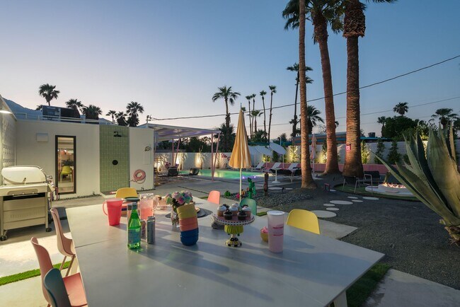 Building Photo - Retro Chic Oasis Saltwater Pool, Spa & Mnt...