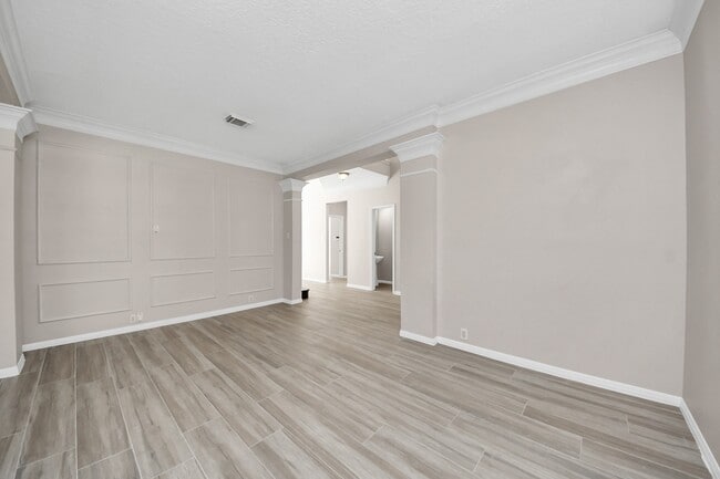 Building Photo - 1335 Crescent Pkwy Ct