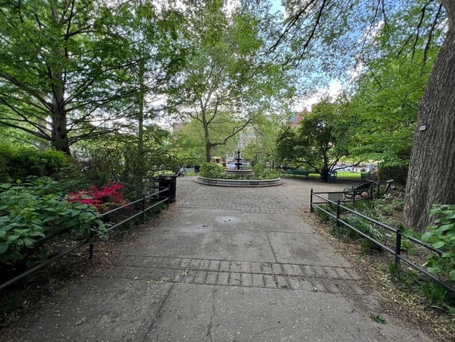 Building Photo - 48 Bright St