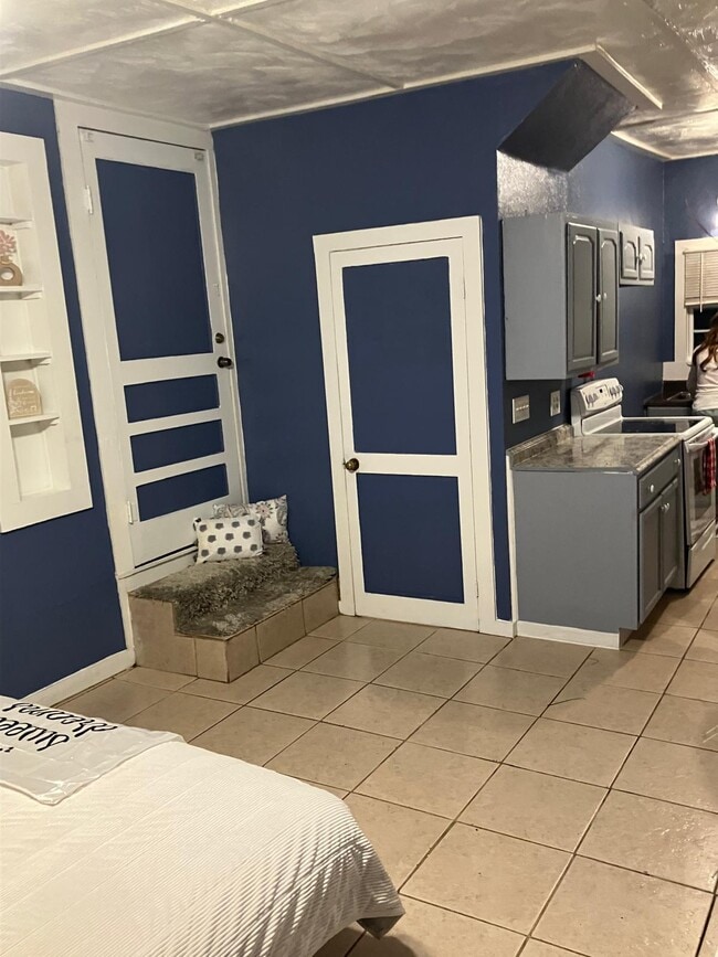 Building Photo - 2328 Union St