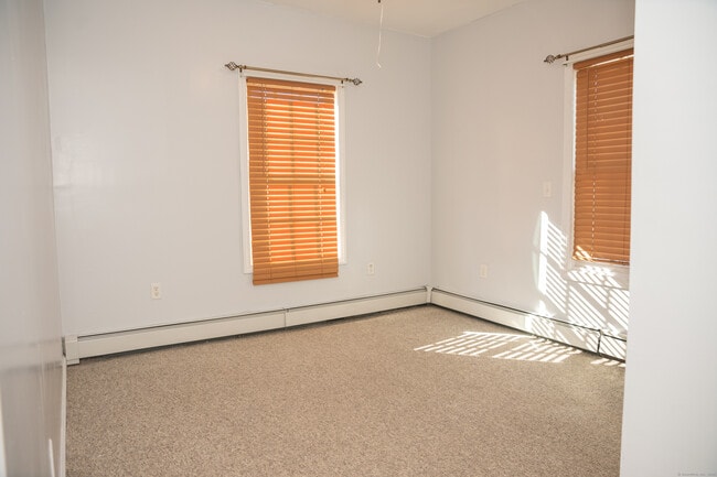 Building Photo - 138 Putnam St