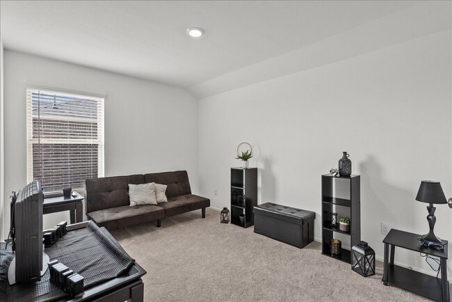 Building Photo - 512 Maple Bnd Ln