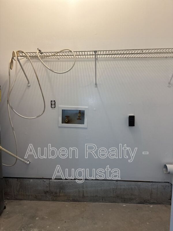 Building Photo - 3208 Summerchase Cir