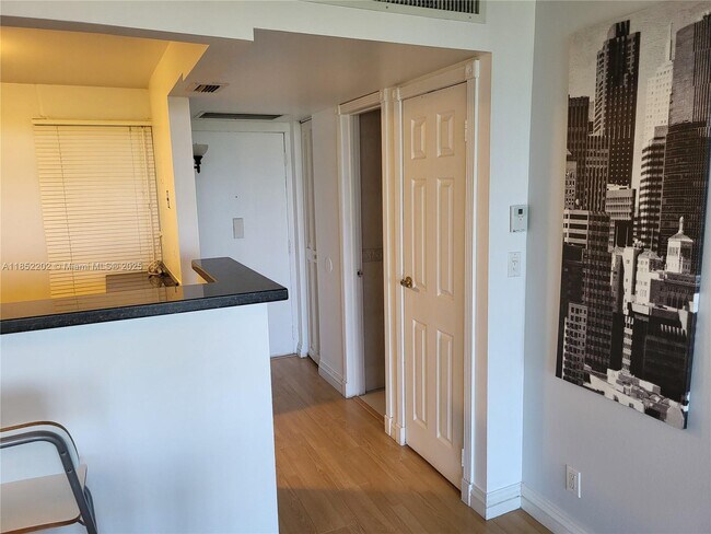 Building Photo - 3475 N Country Club Dr