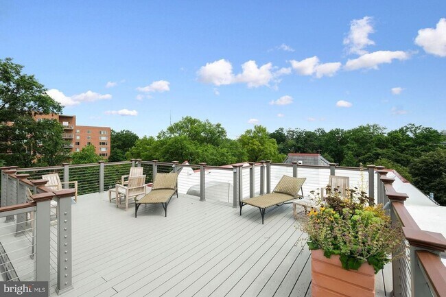 Building Photo - Spacious 1BR/1BA in Fabulous Cathedral Hei...